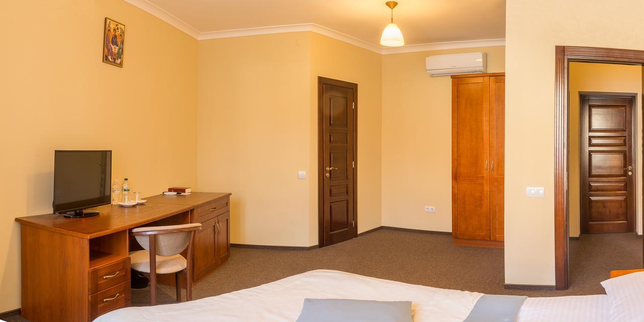 Hotel Patriarshyi Lviv Dış mekan fotoğraf