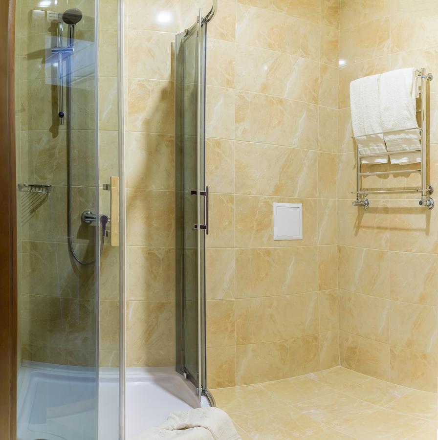 Hotel Patriarshyi Lviv Dış mekan fotoğraf