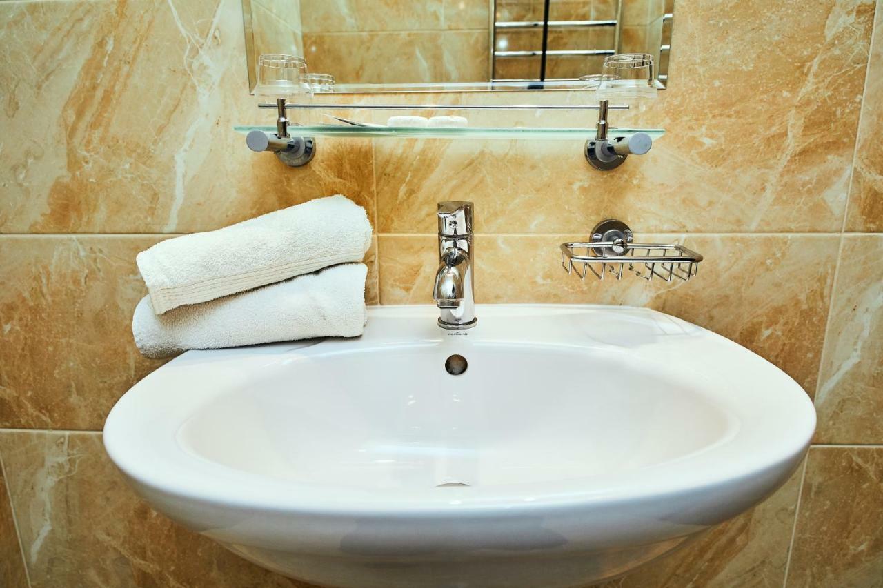 Hotel Patriarshyi Lviv Dış mekan fotoğraf