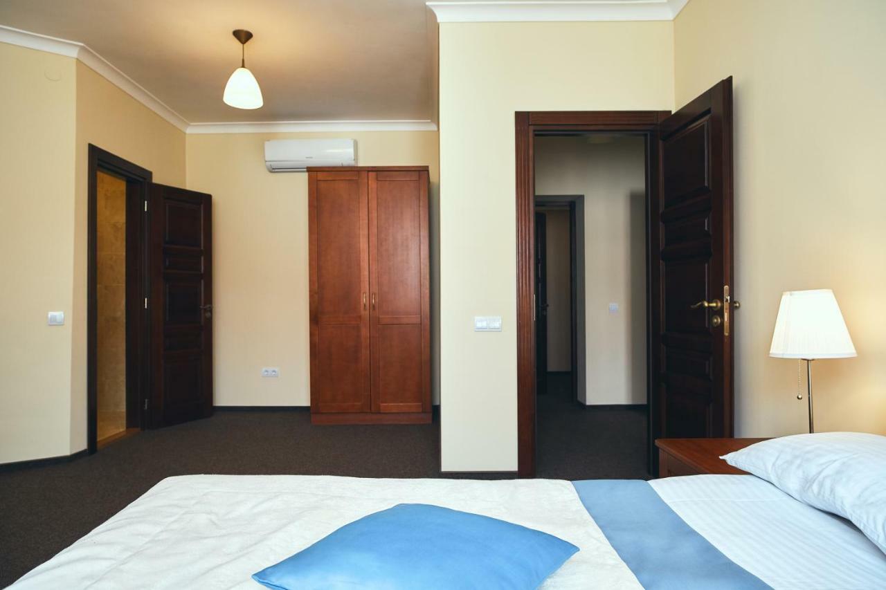 Hotel Patriarshyi Lviv Dış mekan fotoğraf
