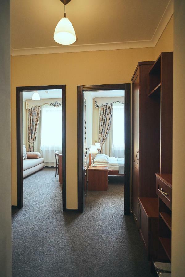 Hotel Patriarshyi Lviv Dış mekan fotoğraf