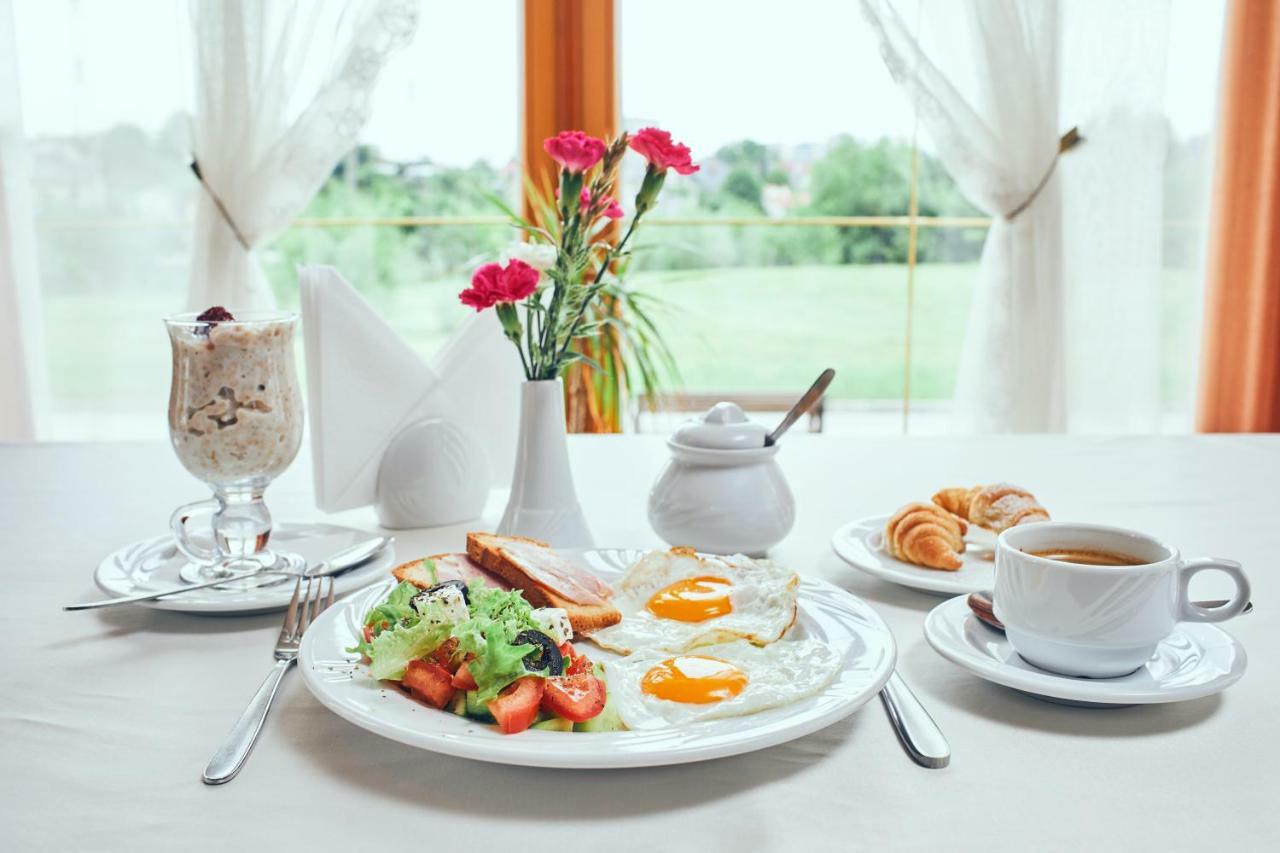 Hotel Patriarshyi Lviv Dış mekan fotoğraf